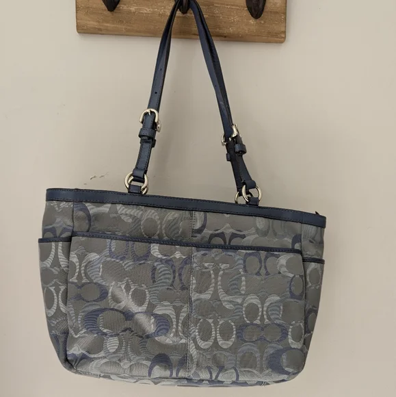 Coach purse - Picture 5 of 13